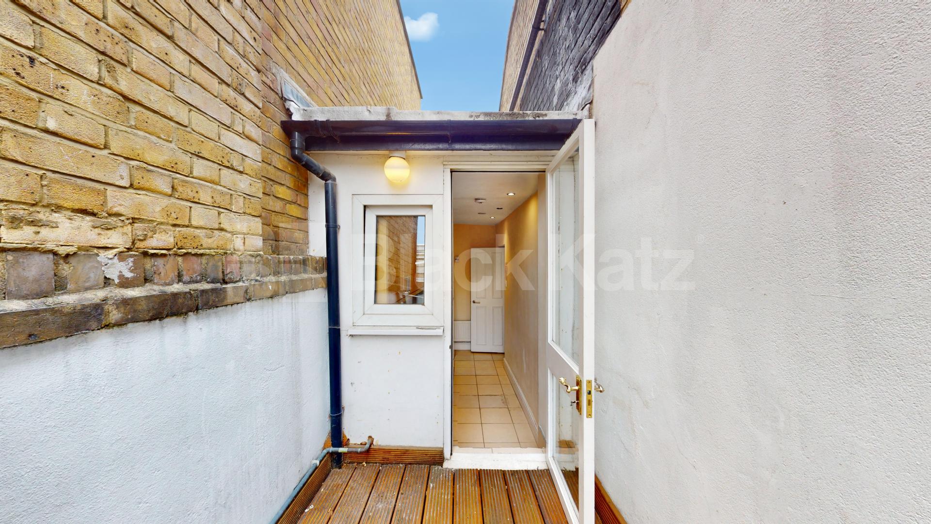Stylish 3 Bedroom Flat on Quiet Residential Street Rochester Road, Camden